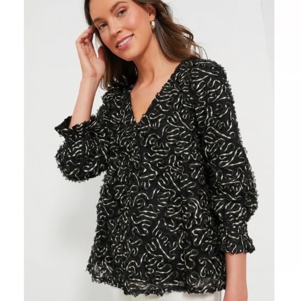 TUCKERNUCK Nightly Organza Easton Blouse Size‎ Medium 3D